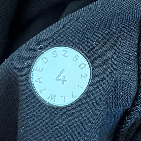 Lululemon Minimal Short 3” blk sz 4 - Picture 4 of 6